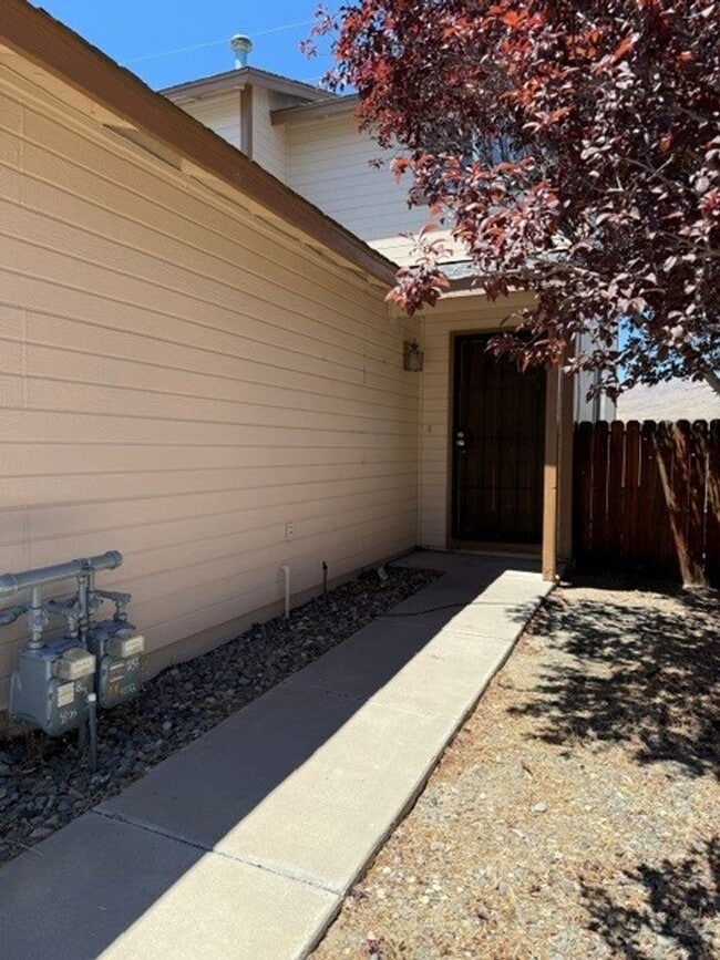 Building Photo - Two Bedroom Two Bath Townhome move in ready!