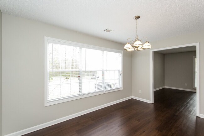 Building Photo - 717 White Dove Dr
