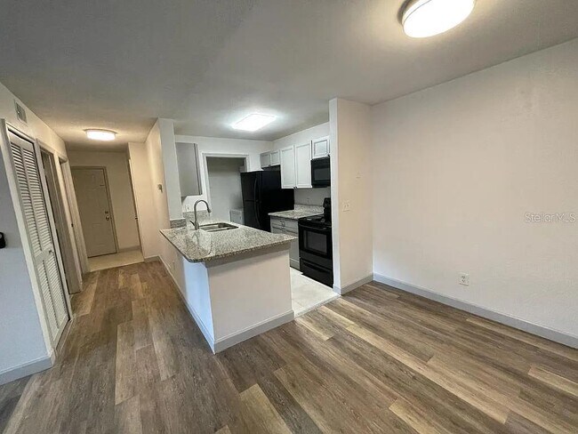 Building Photo - 6082 Westgate Dr