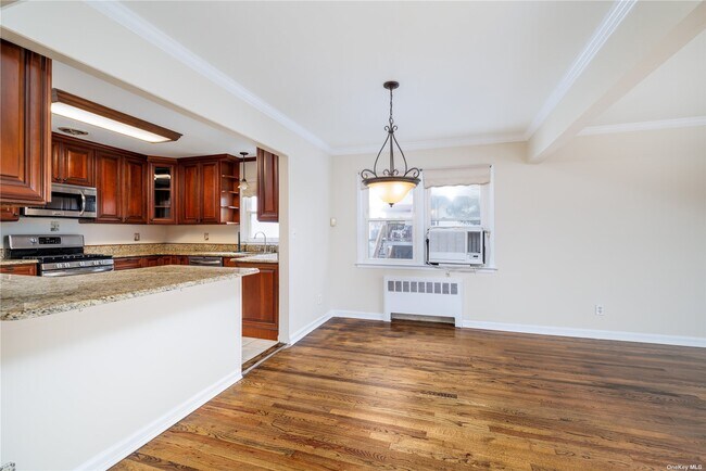 Foto del edificio - 565 E Hudson St