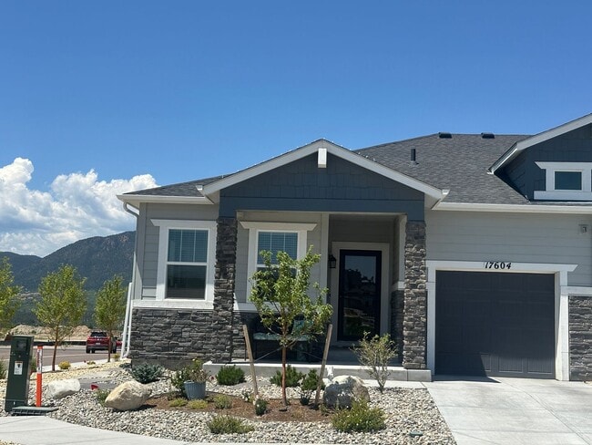 Low-Maintenance Living with the Best View in the Neighborhood - Low-Maintenance Living with the Best View in the Neighborhood House