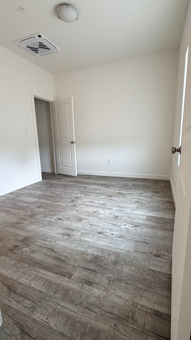 Building Photo - Apex Townhomes