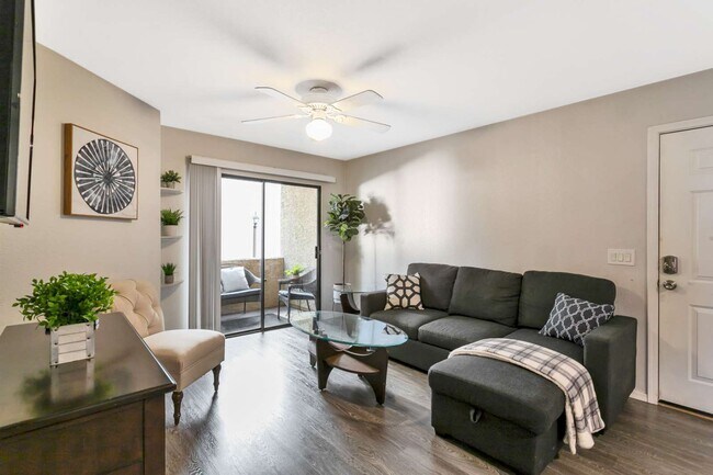 Sala de estar - 2228 N 52nd St