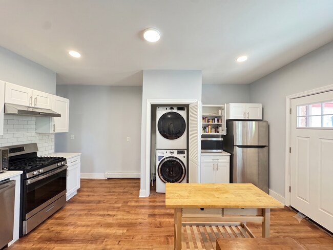 Foto del edificio - Fully Renovated 3BR Near Yale SOM | In-Unit Laundry | Large Back Porch