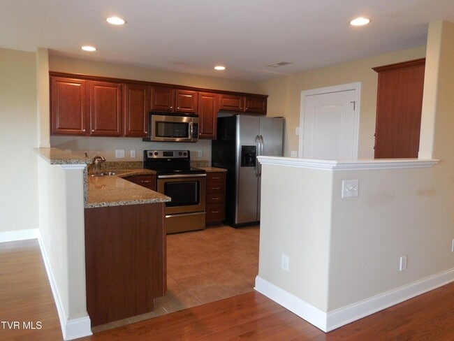 Building Photo - 341 Coldwater Dr