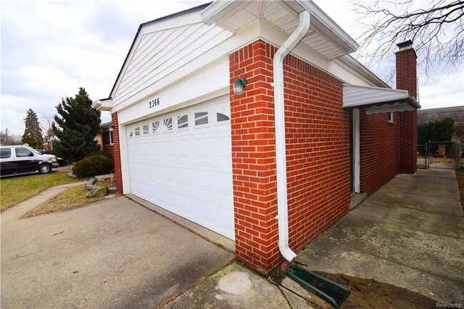Building Photo - 2366 Geoffry Dr