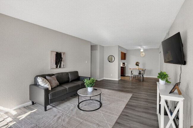 Foto del edificio - 5301 E 83rd St