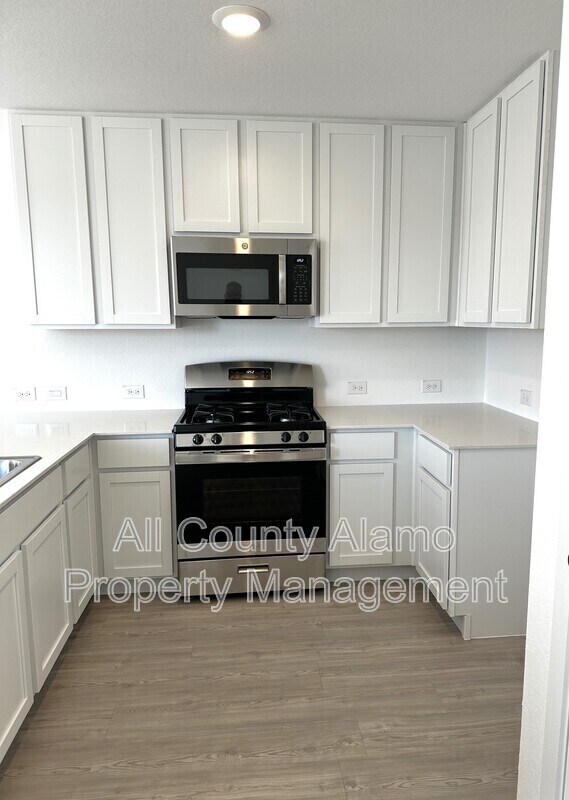 Foto del edificio - 2456 Creek Rd