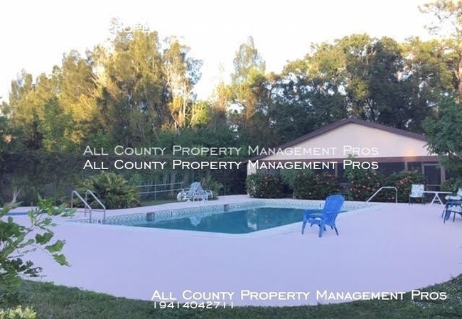 Building Photo - 1st Floor/Renovated/Pet Friendly/Pool