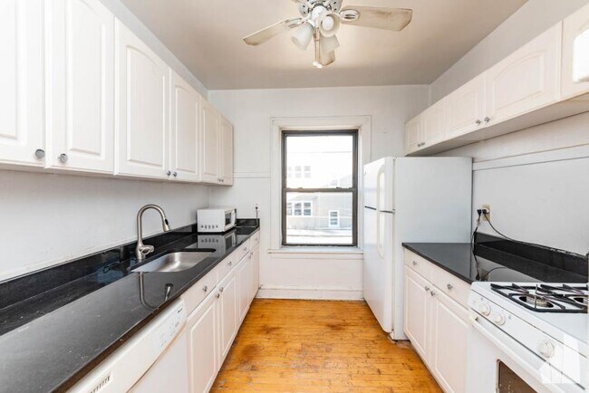Building Photo - 1 bedroom in Chicago IL 60625