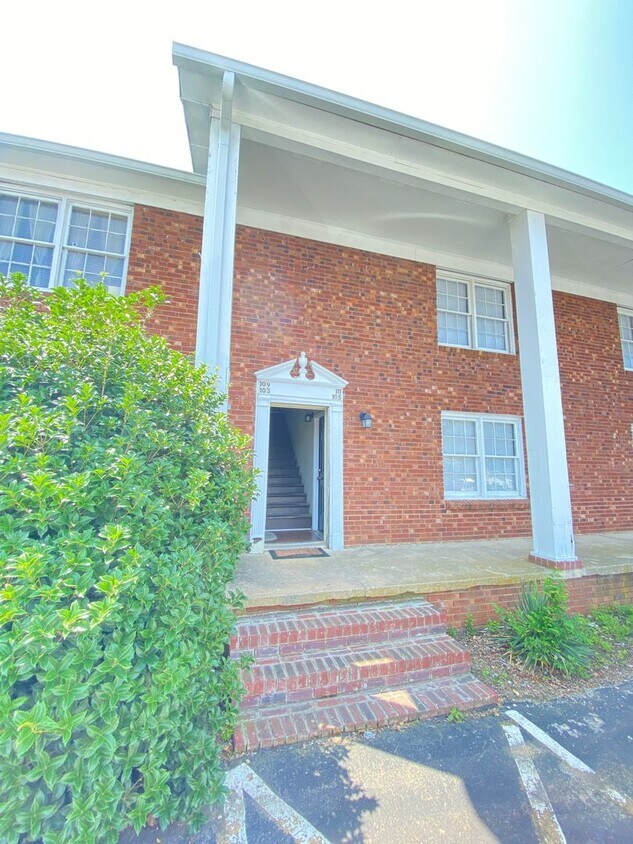 Primary Photo - 2bed/1ba Apt off S Main Kannapolis close t...