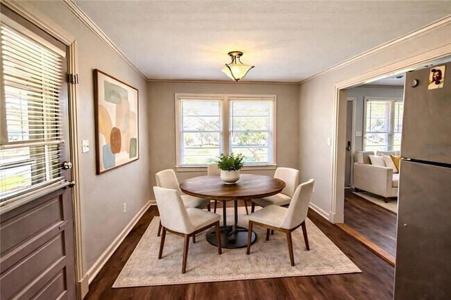 Foto del edificio - 628 Radiance Ave