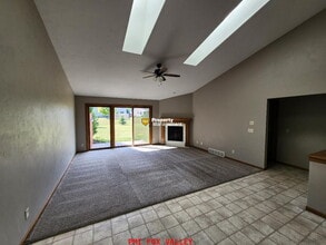 Building Photo - N1125 Craftsmen Ct