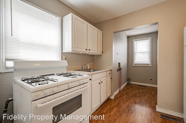 Building Photo - 2 br, 1 bath House - 1033 N. National