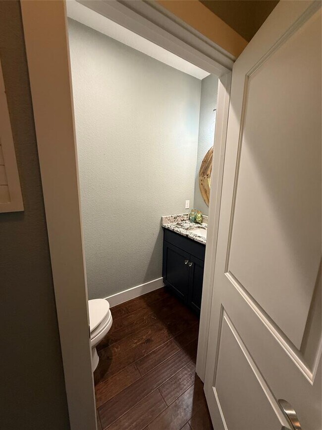 Building Photo - 410 Summit Ridge Dr N