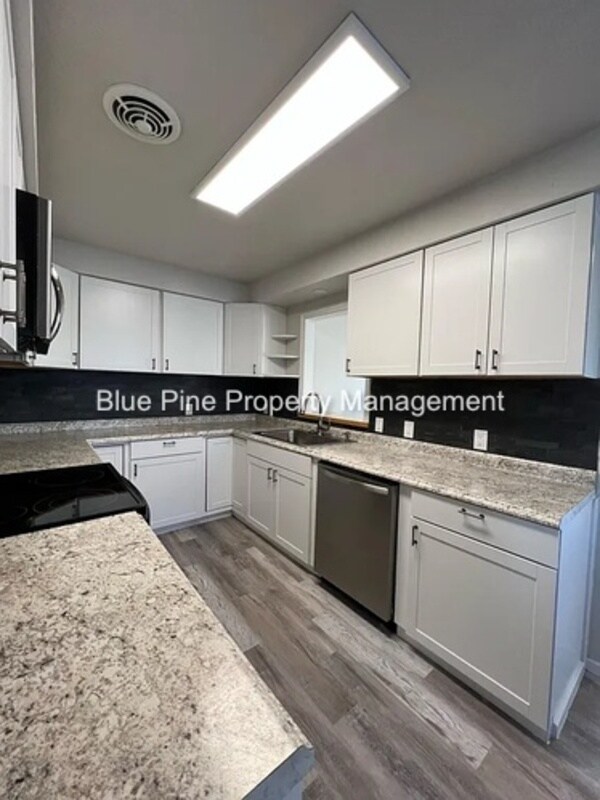 Building Photo - 1219 10th St