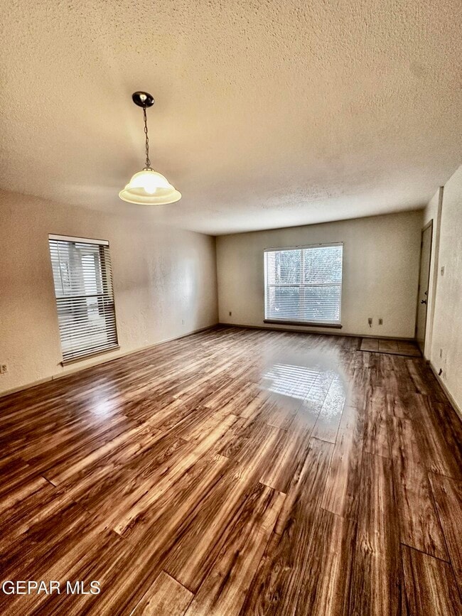 Building Photo - 4433 N Stanton St