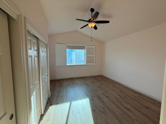 Foto del edificio - Modern Two–Primary Suite Townhome w/ 2-Car Garage in Sparks