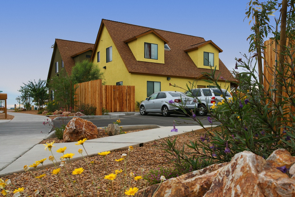 Exterior View - 2381 N 4th Ave