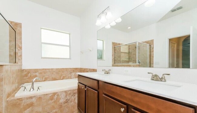 Foto del edificio - 13427 Lake Monroe Pl