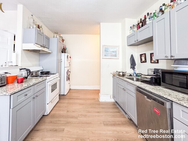 Building Photo - 12 Glenville Ave