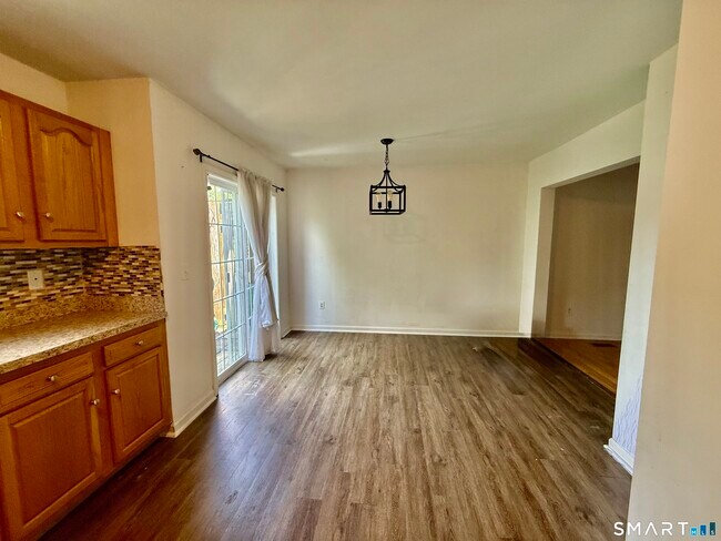 Building Photo - 174 Stonefield Dr