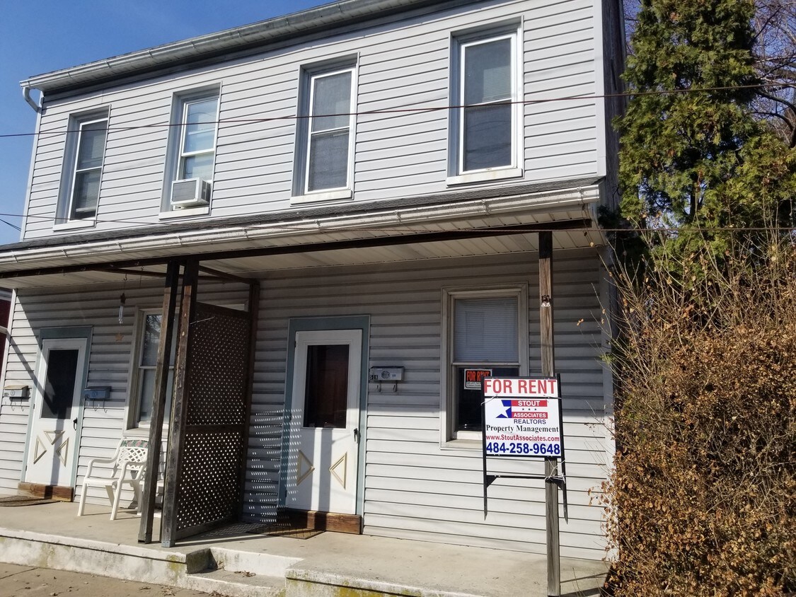 518 Main St, Shoemakersville, PA 19555 Townhouse for Rent in
