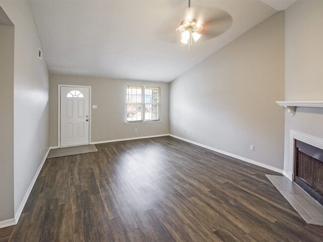 Foto del edificio - UPDATED 3 beds, 2 baths on cul de sac.