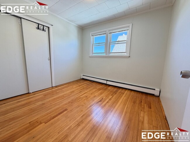 Building Photo - 12-14 Richardson Unit 3