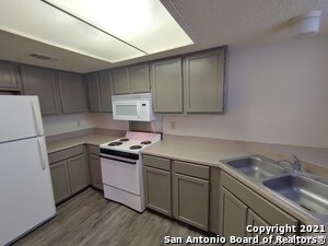 Foto del edificio - 6316 Cambridge Dr