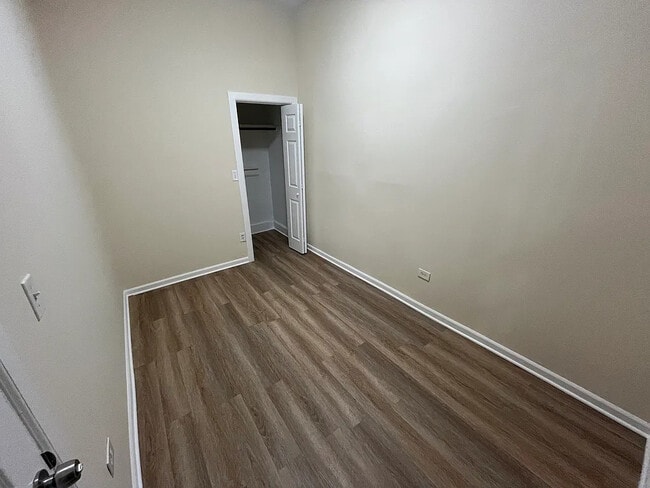 Building Photo - 1325 S Sawyer Ave