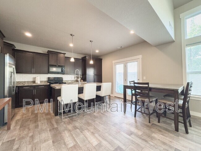 Building Photo - 12702 Stone Heights Dr
