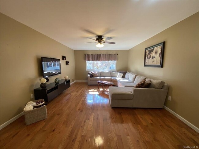 Building Photo - 76 Bon Aire Cir