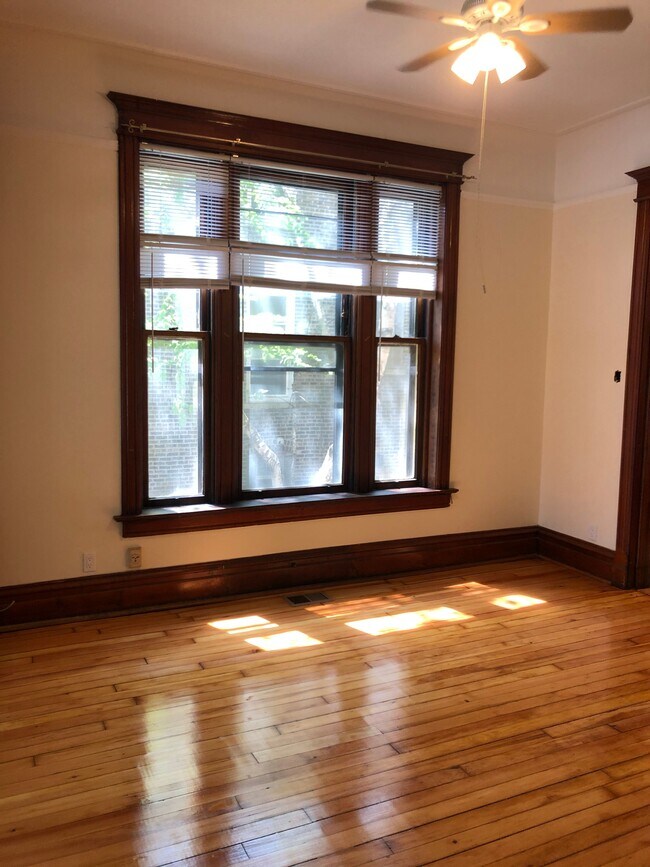 Foto del edificio - 1108 N Damen Ave
