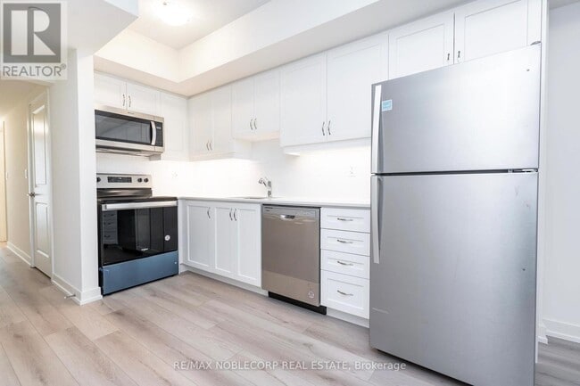 Building Photo - 58 Elizabeth St S