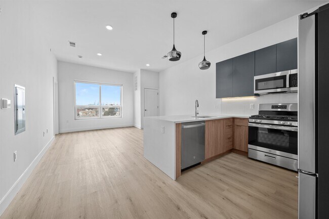 Building Photo - 17 Ave E