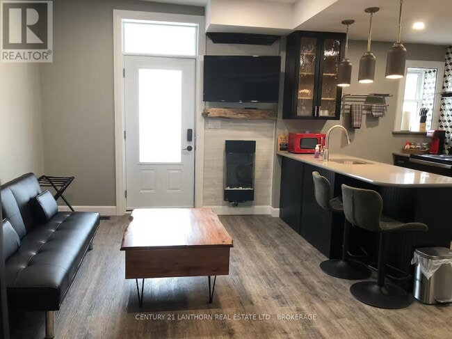 Building Photo - 45 Chestnut St