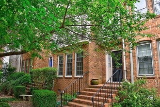 Building Photo - 809 Colonial Ave