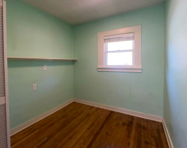 Bedroom in house - 2122 SE 43rd Ave