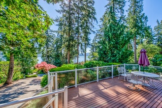 Building Photo - 2243 W Lake Sammamish Pkwy SE