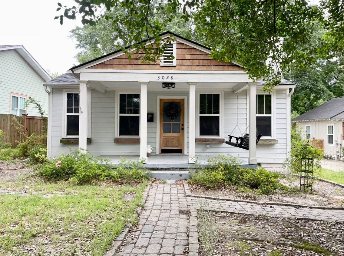 Primary Photo - Rosewood