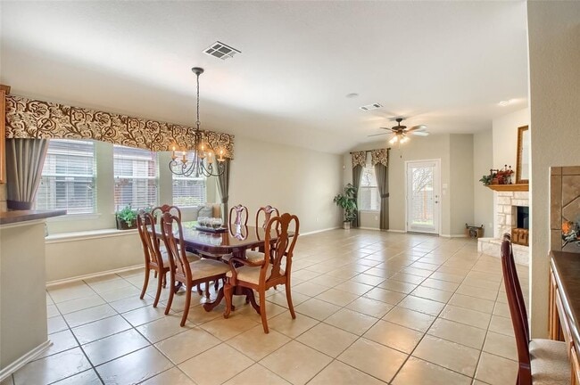 Foto del edificio - 18720 Royal Pointe Dr