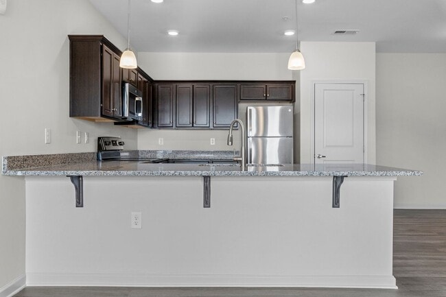 Building Photo - 190 Grove Cir