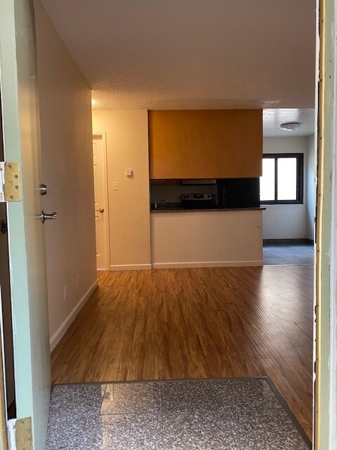 Building Photo - 327 Chapman Ave