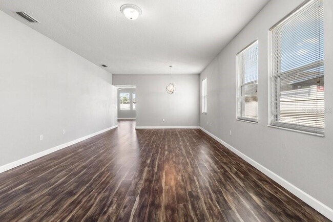 Foto del edificio - 5713 Hawkpark Blvd