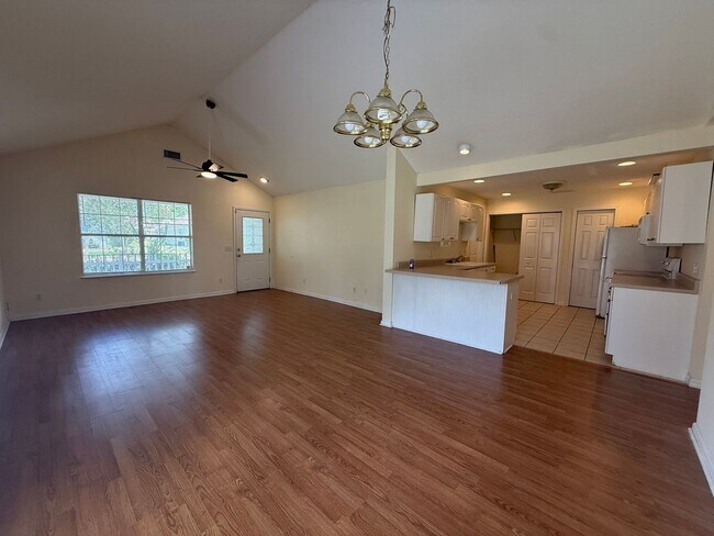 Foto del edificio - 221 Millcrest Dr