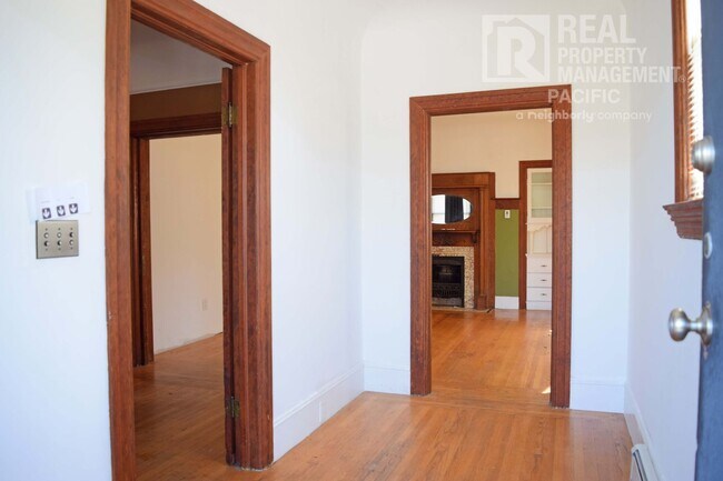 Foto del edificio - Spacious 3 Bedroom in Prime Location