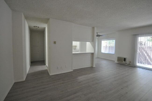 Foto del edificio - 4936 Whitsett Ave
