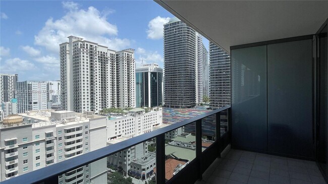 Building Photo - 1000 Brickell Plaza
