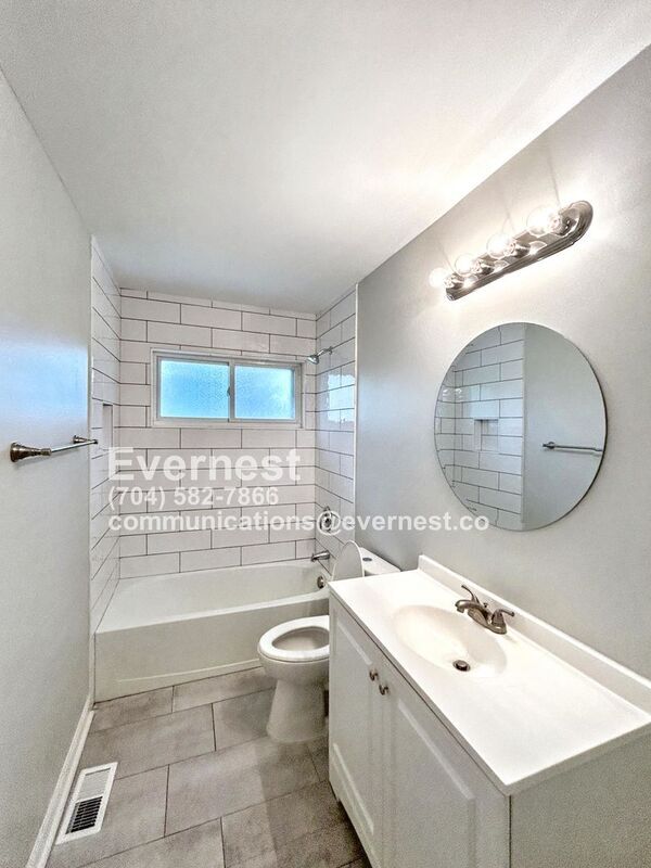 Building Photo - 4421 McKinley Dr